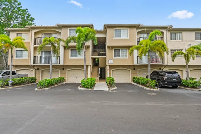2-bedroom rental at 1100 S Crestwood Ct S S #1109, Royal Palm Beach