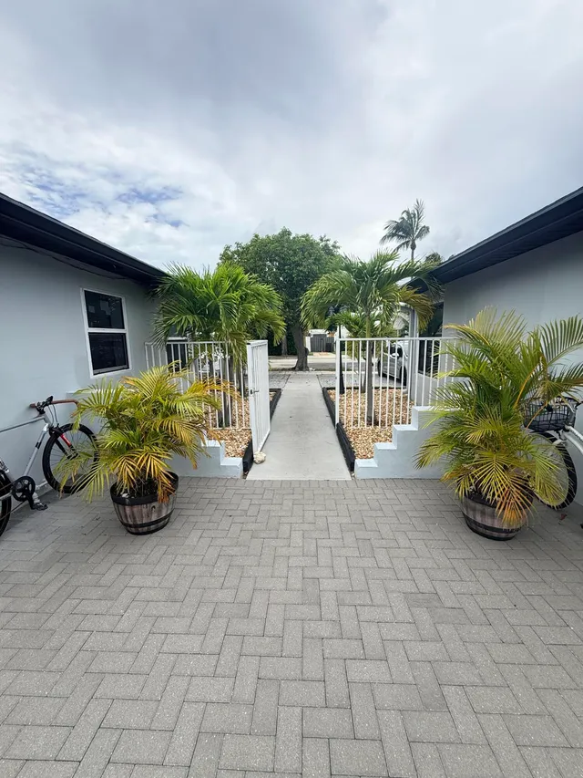 1-bedroom rental at 220 Walton Boulevard #Unit 2, West Palm Beach