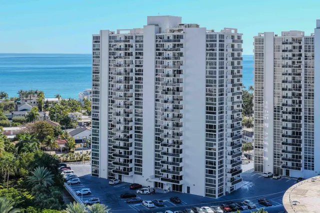 2-bedroom rental at 2715 N Ocean Boulevard #10c, Fort Lauderdale