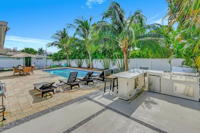 2-bedroom rental at 2740 NE 30th Place #1-2, Fort Lauderdale