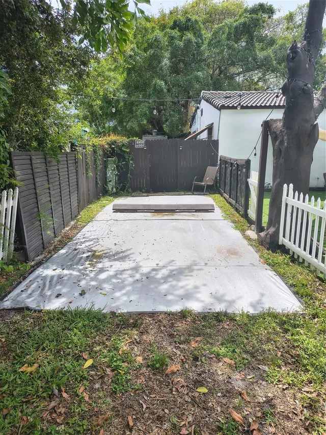 1-bedroom rental at 2206 Coolidge Street #Unit B, Hollywood