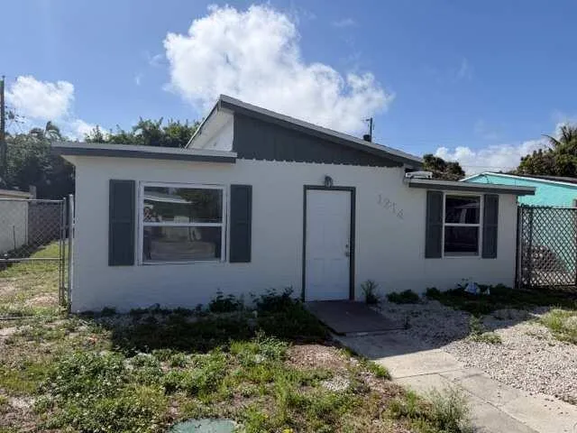 3-bedroom rental at 1214 Highview Road, Lake Worth