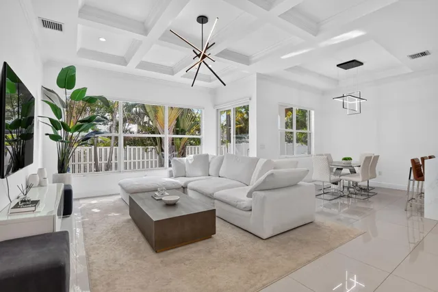 3-bedroom rental at 500 NE Wavecrest Way, Boca Raton