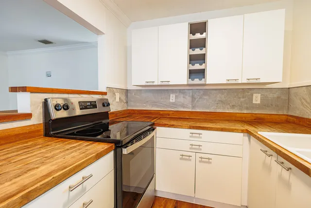 2-bedroom rental at 520 NE 58th Street #B, Oakland Park