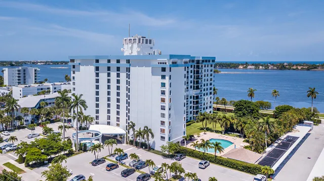 3-bedroom rental at 3800 Washington Road #901, West Palm Beach