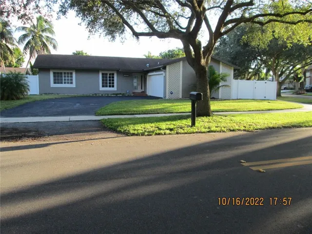 3-bedroom rental at 11538 SW 55th Court, Cooper City