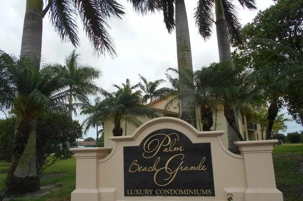 2-bedroom rental at 1440 Lake Crystal Drive #B, West Palm Beach
