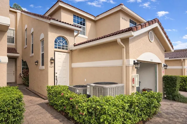 3-bedroom rental at 6560 Villa Sonrisa Drive #1321, Boca Raton