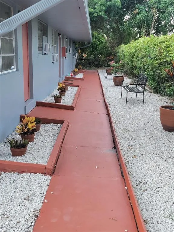1-bedroom rental at 6233 Dawson Street #1, Hollywood
