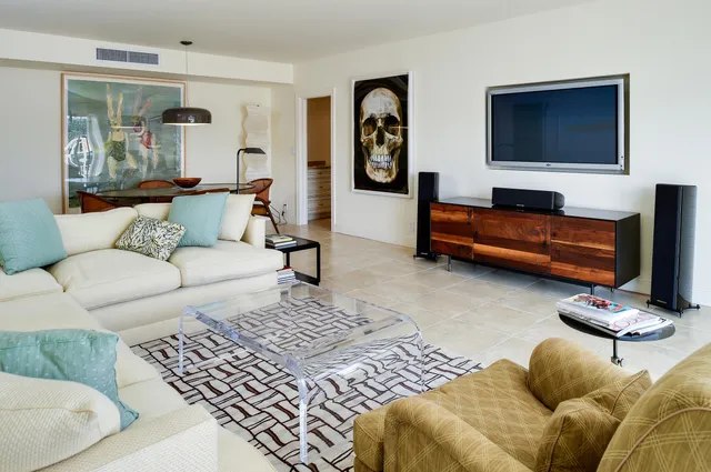 2-bedroom rental at 250 Bradley Place #609, Palm Beach