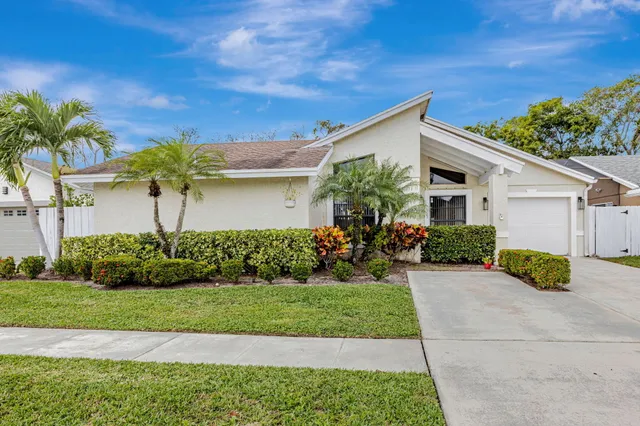 3-bedroom rental at 21356 Summertrace Circle, Boca Raton
