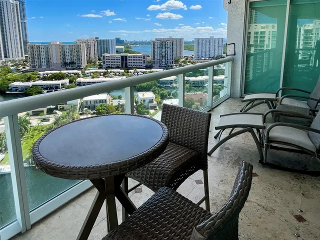 2-bedroom rental at 16500 Collins Avenue #2052, Sunny Isles Beach