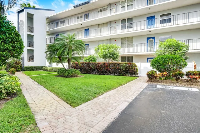 2-bedroom rental at 6650 S Oriole Boulevard #1030, Delray Beach