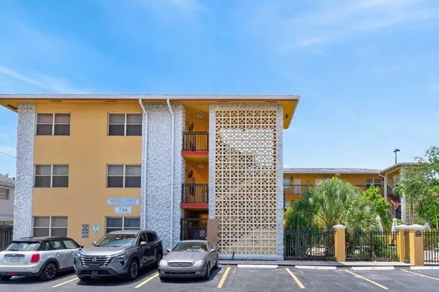 2-bedroom home at 744 NE 14th Avenue, Fort Lauderdale