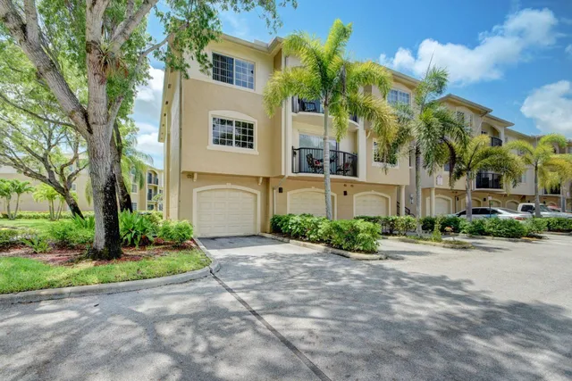 2-bedroom home at 300 Crestwood Court N #307, Royal Palm Beach