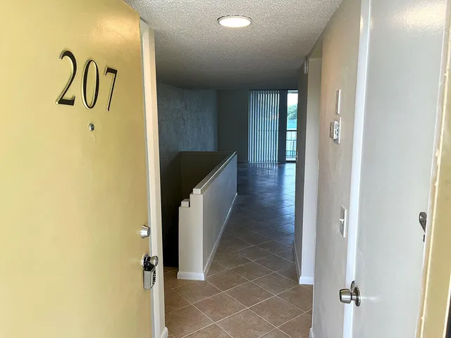 2-bedroom rental at 2828 Tennis Club Drive #207, West Palm Beach