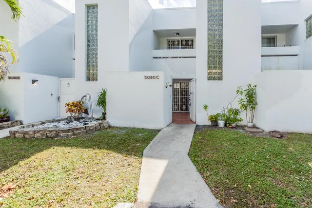 2-bedroom rental at 5080 Elmhurst Road N #C, West Palm Beach