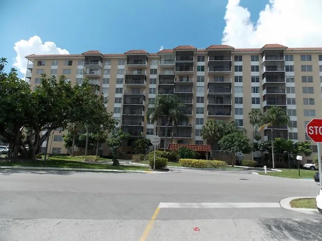 2-bedroom rental at 4174 Inverrary Drive #603, Lauderhill