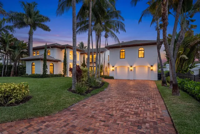 4-bedroom home at 257 E Lakewood Road, West Palm Beach