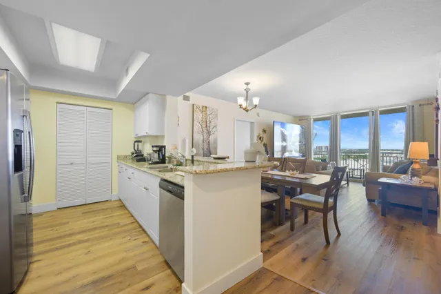 2-bedroom home at 19501 W Country Club Drive #1412, Aventura