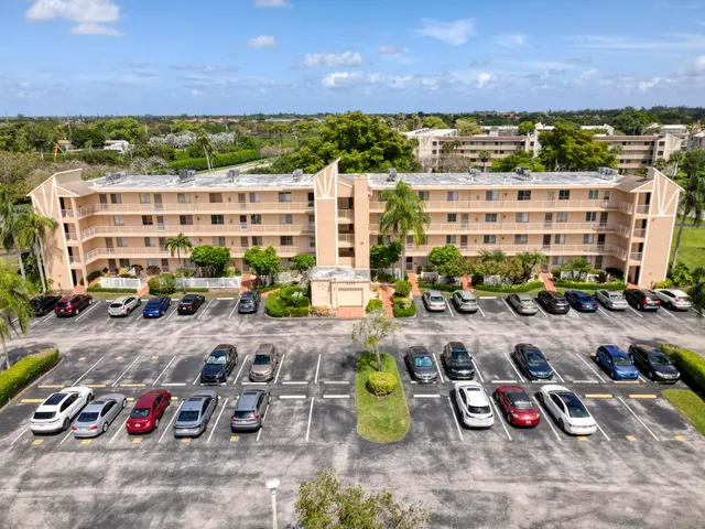 2-bedroom rental at 6795 Huntington Lane #406, Delray Beach