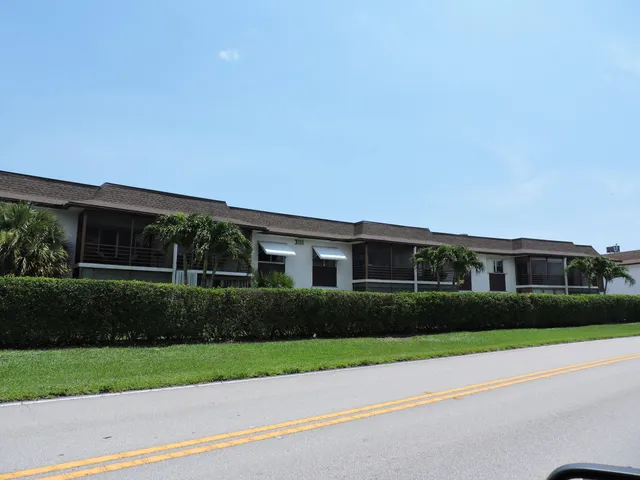 2-bedroom rental at 3111 Gardens E Drive #25, Palm Beach Gardens