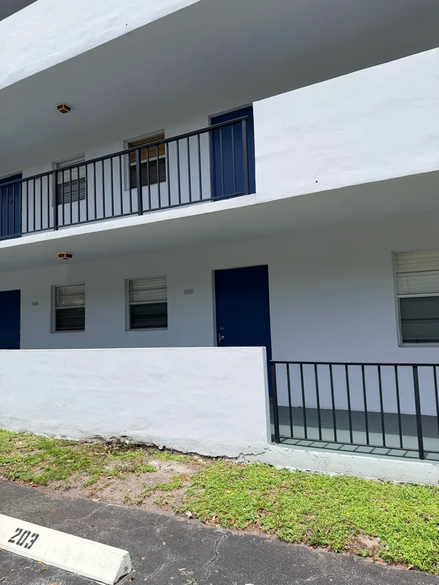2-bedroom rental at 1630 Embassy Drive #104, West Palm Beach