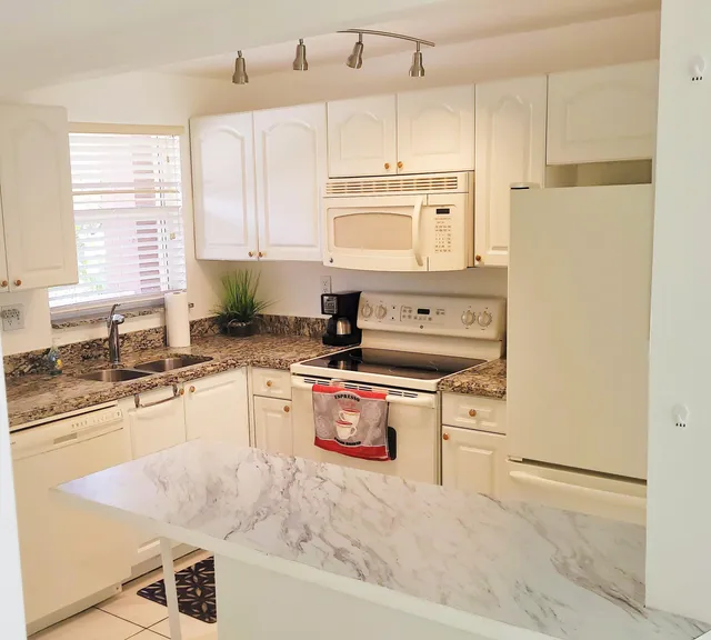 2-bedroom home at 2801 N Pine Island Road #204, Sunrise