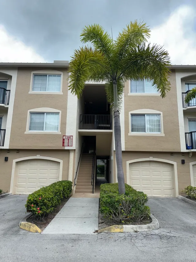 3-bedroom rental at 1300 Crestwood Drive #1309, Royal Palm Beach