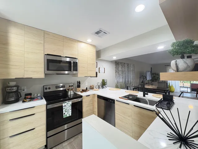 2-bedroom rental at 690 SE 23rd Avenue #1, Pompano Beach
