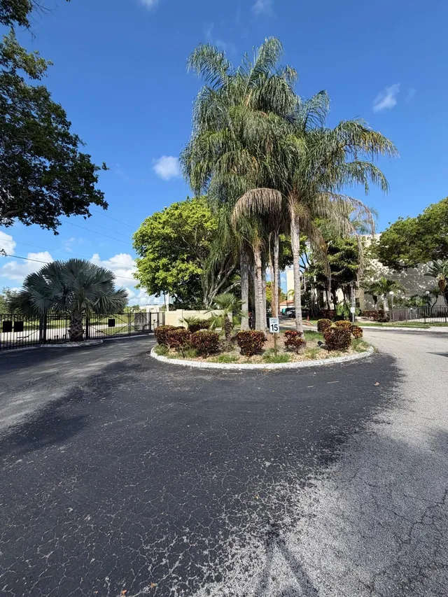 2-bedroom home at 118 Lake Emerald Drive #107, Oakland Park