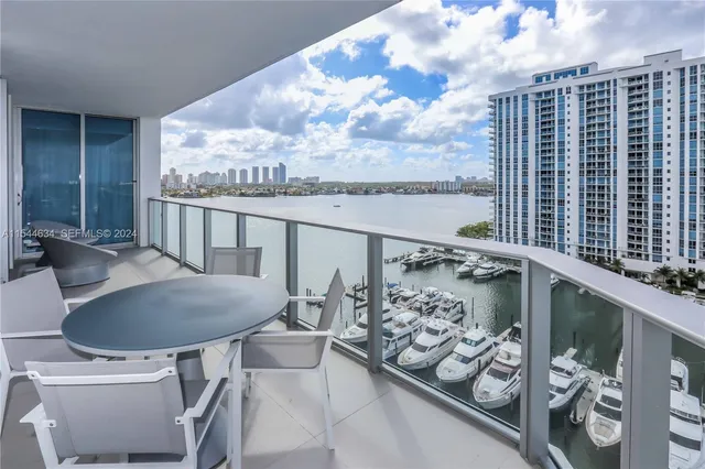 2-bedroom home at 17301 Biscayne Boulevard #1201, North Miami Beach