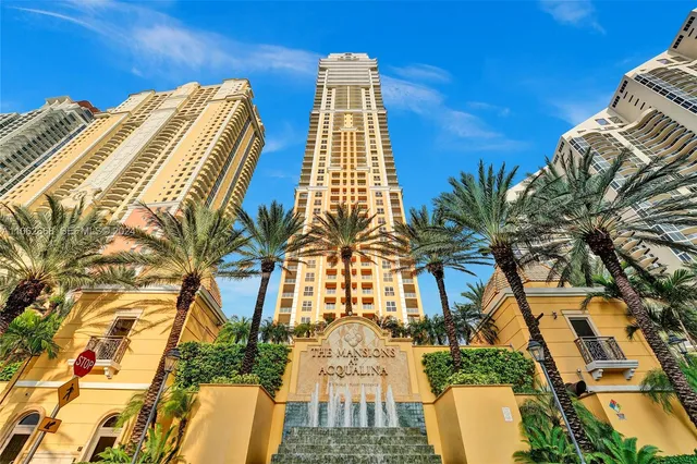 4-bedroom home at 17749 Collins Avenue #1402, Sunny Isles Beach