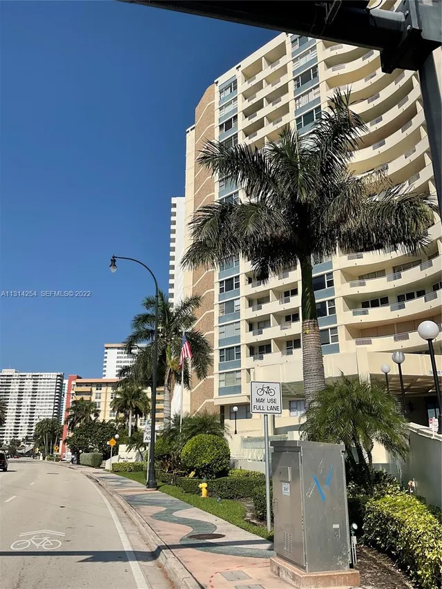 1-bedroom home at 3180 S Ocean Drive #1503, Hallandale Beach