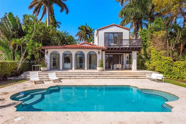 4-bedroom home at 527 E Dilido Drive, Miami Beach