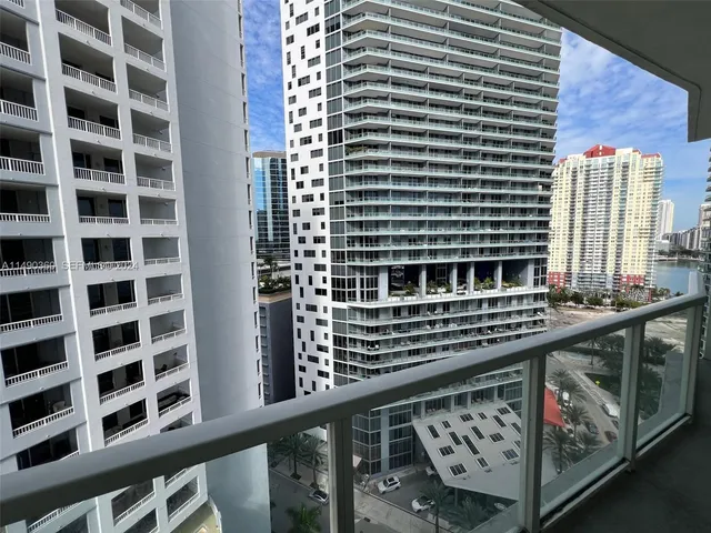1-bedroom home at 218 SE 14th Street #1806, Miami
