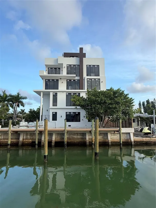 4-bedroom home at 7300 Trouville Esplanade 3 #3, Miami Beach