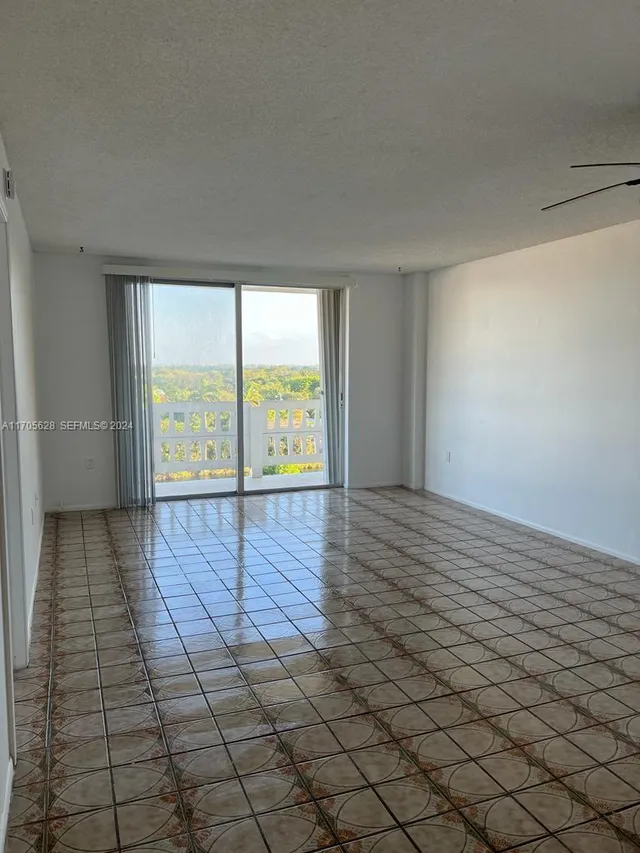 1-bedroom home at 15600 NW 7th Avenue #821, Miami