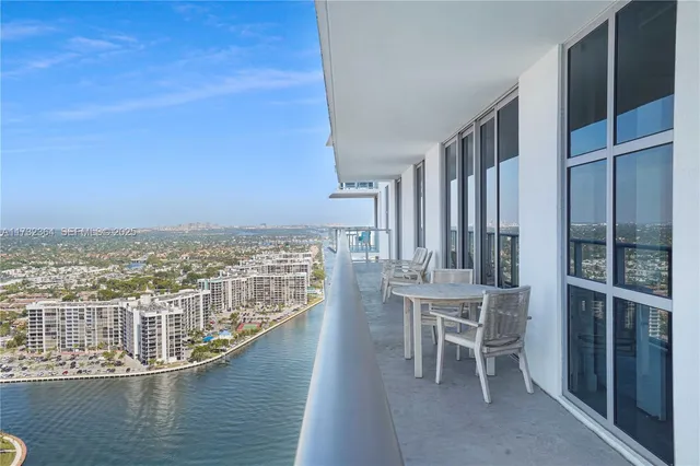 3-bedroom home at 4010 S Ocean Drive #R2604, Hollywood