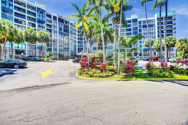 3-bedroom home at 200 Leslie Drive #1031, Hallandale Beach