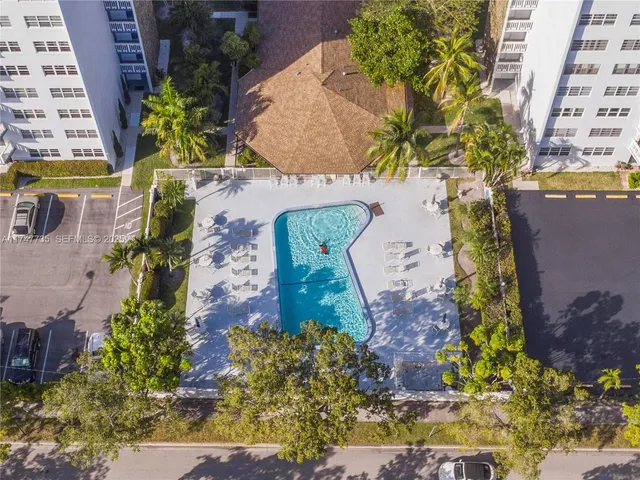 2-bedroom home at 401 NE 14th Avenue #603, Hallandale Beach