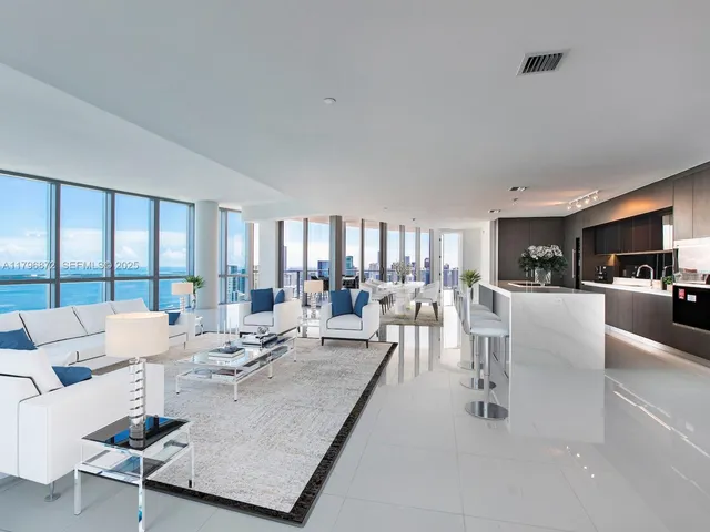 4-bedroom home at 851 NE 1st Avenue #PH5011, Miami