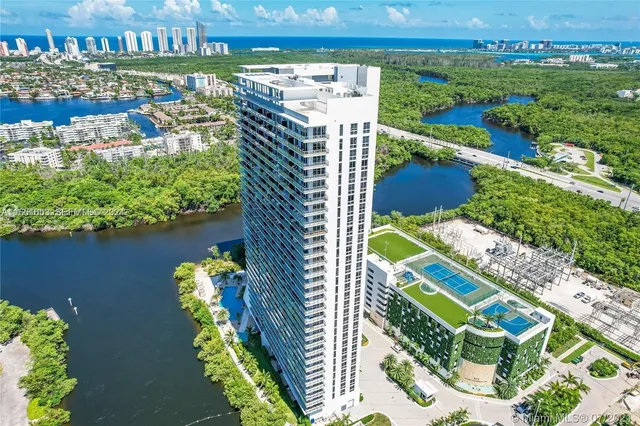 3-bedroom home at 16385 Biscayne Boulevard #1201, North Miami Beach