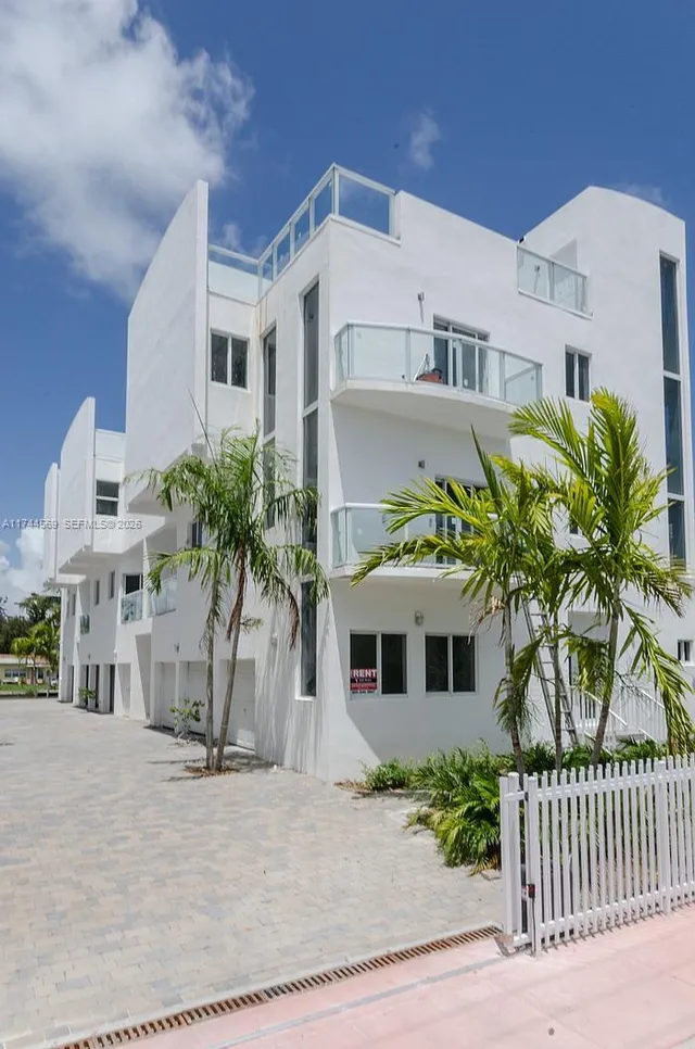 3-bedroom home at 1985 Calais #3, Miami Beach