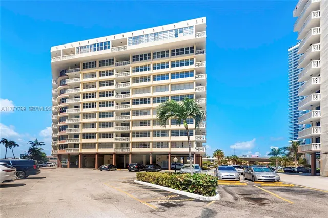 2-bedroom home at 1817 S Ocean Drive #628, Hallandale Beach