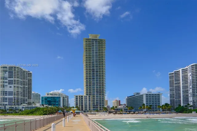 2-bedroom home at 16699 Collins Avenue #2107, Sunny Isles Beach
