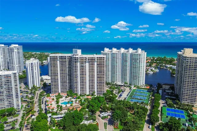 2-bedroom home at 20281 E Country Club Drive #1412, Aventura