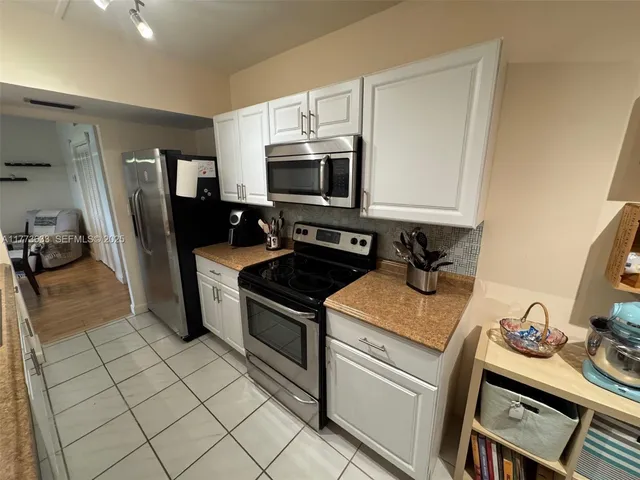 1-bedroom home at 4330 Hillcrest Dr 304 #304, Hollywood