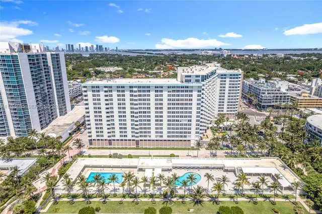 1-bedroom home at 2899 Collins Avenue #1218, Miami Beach