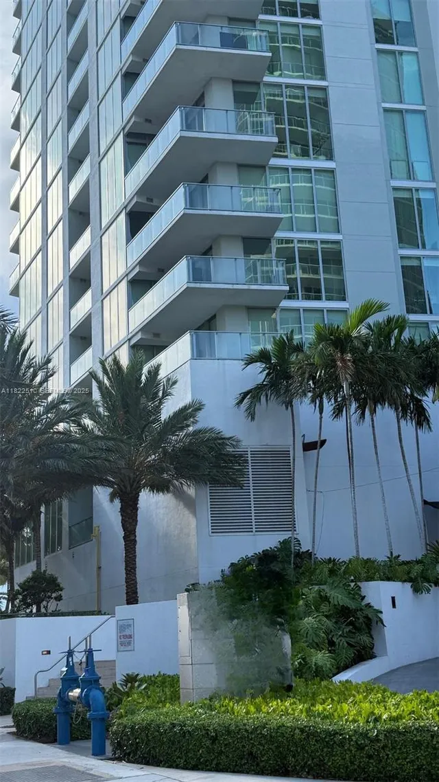 3-bedroom home at 2900 NE 7th Avenue #1407, Miami